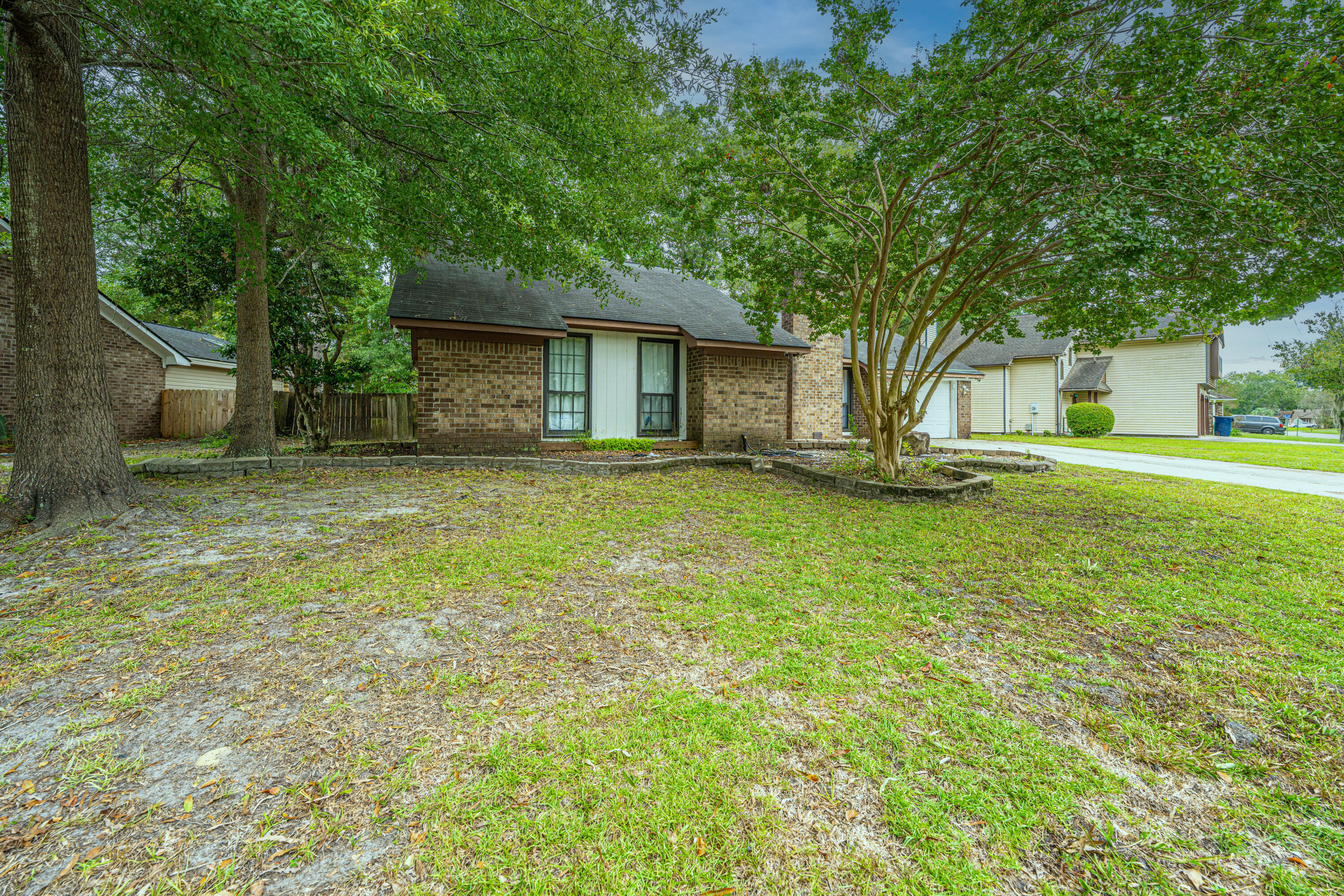 8152 N Ridgebrook Drive