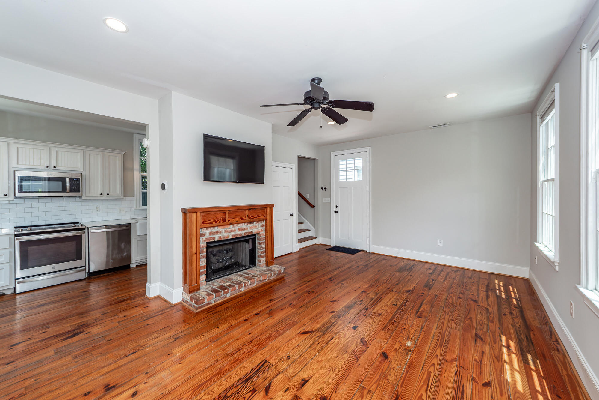 9 Bogard St 6(F)