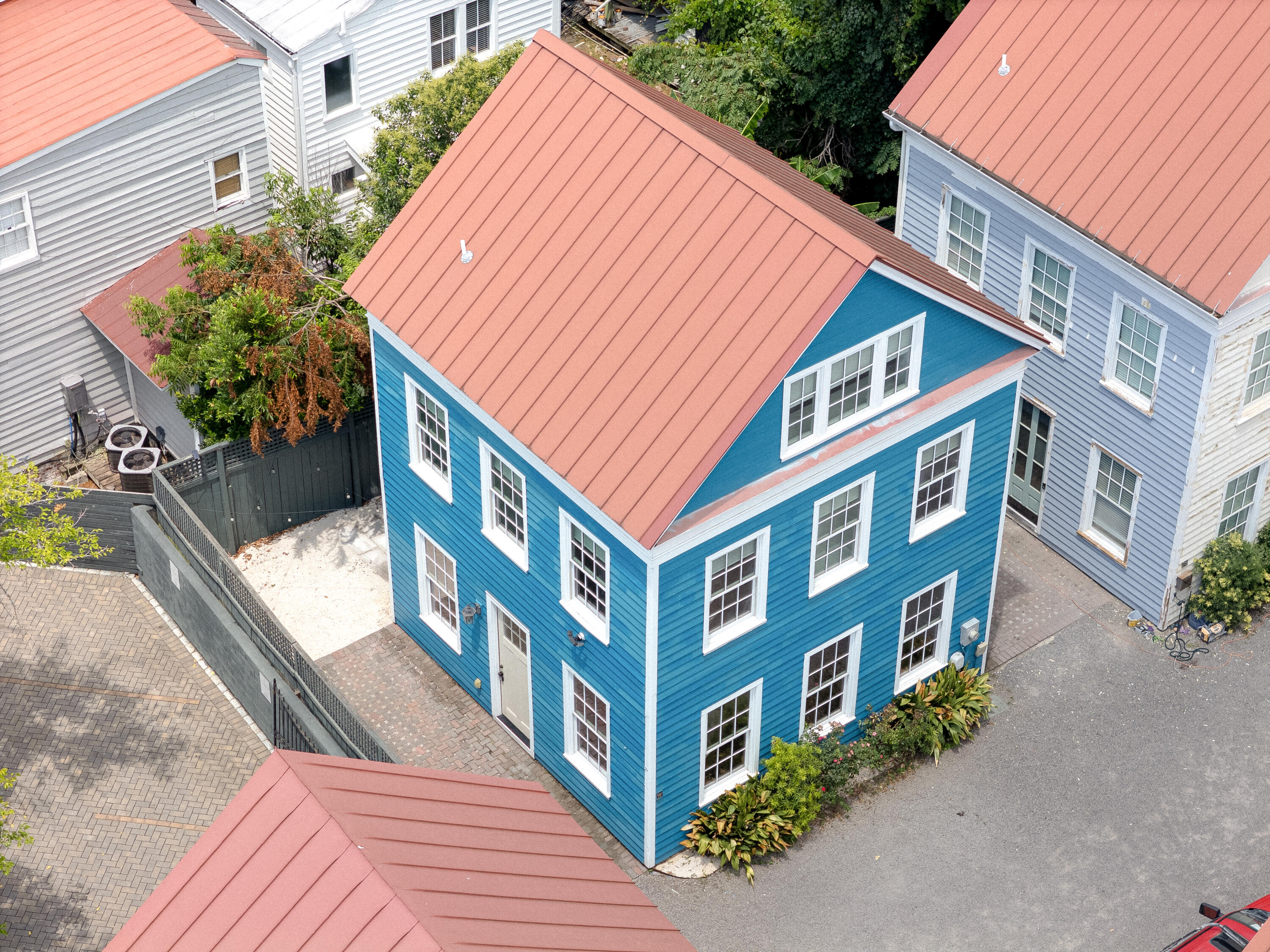 9 Bogard St 6(F)