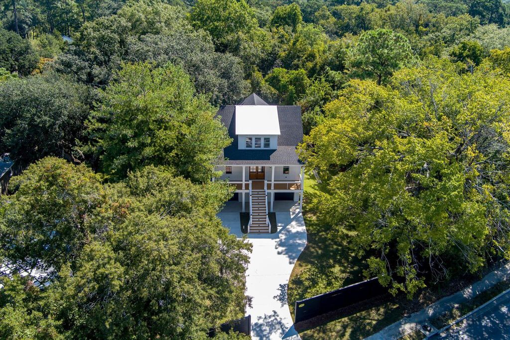 Photo of 1216 Old Towne Road, Charleston, SC 29407 (MLS # 26006909)