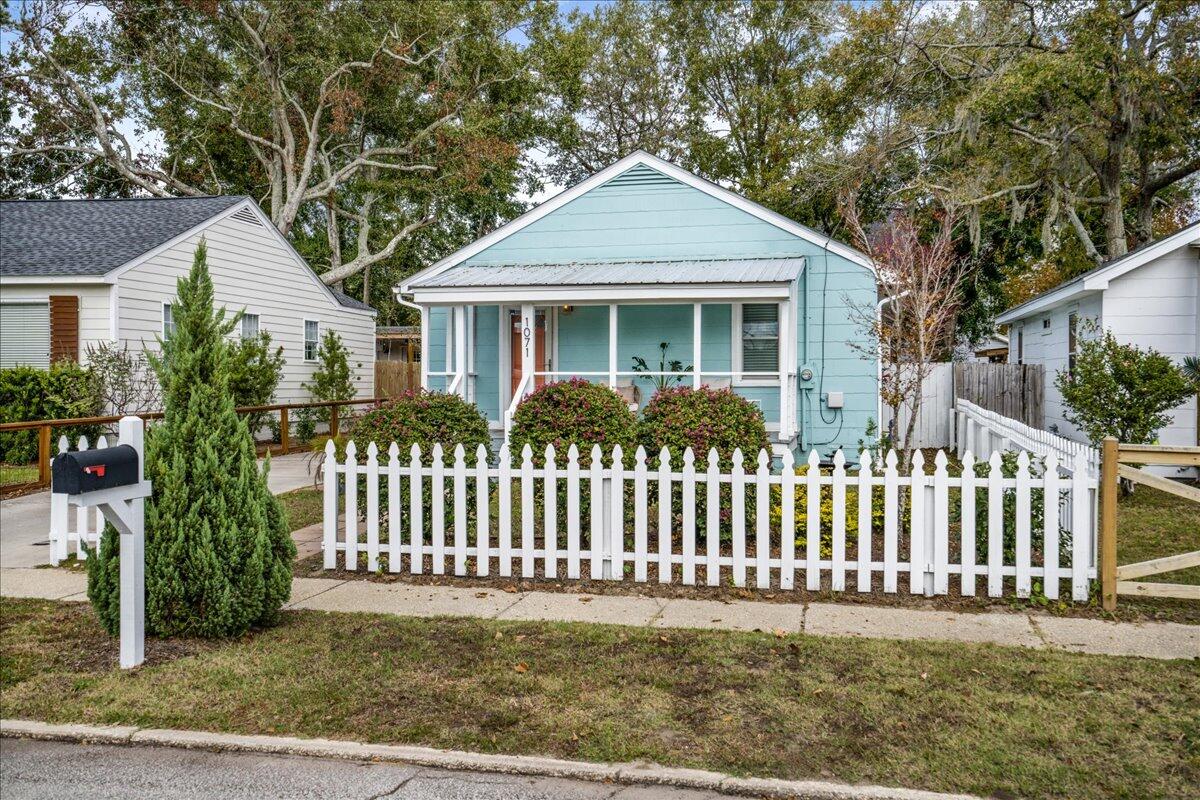 1071 Lockhart Street