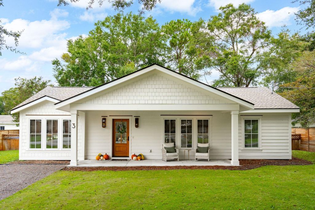 Photo of 3 Pearl Street, Mount Pleasant, SC 29464 (MLS # 25028035)