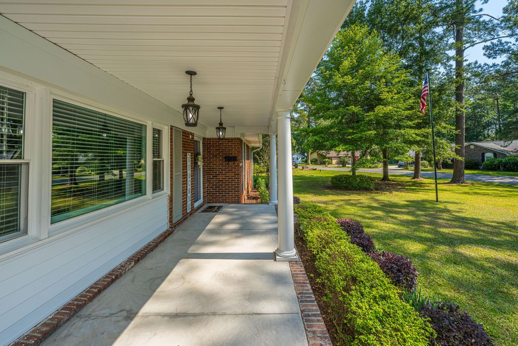 Photo of 504 Dogwood Circle, Summerville, SC 29485 (MLS # 26011935)