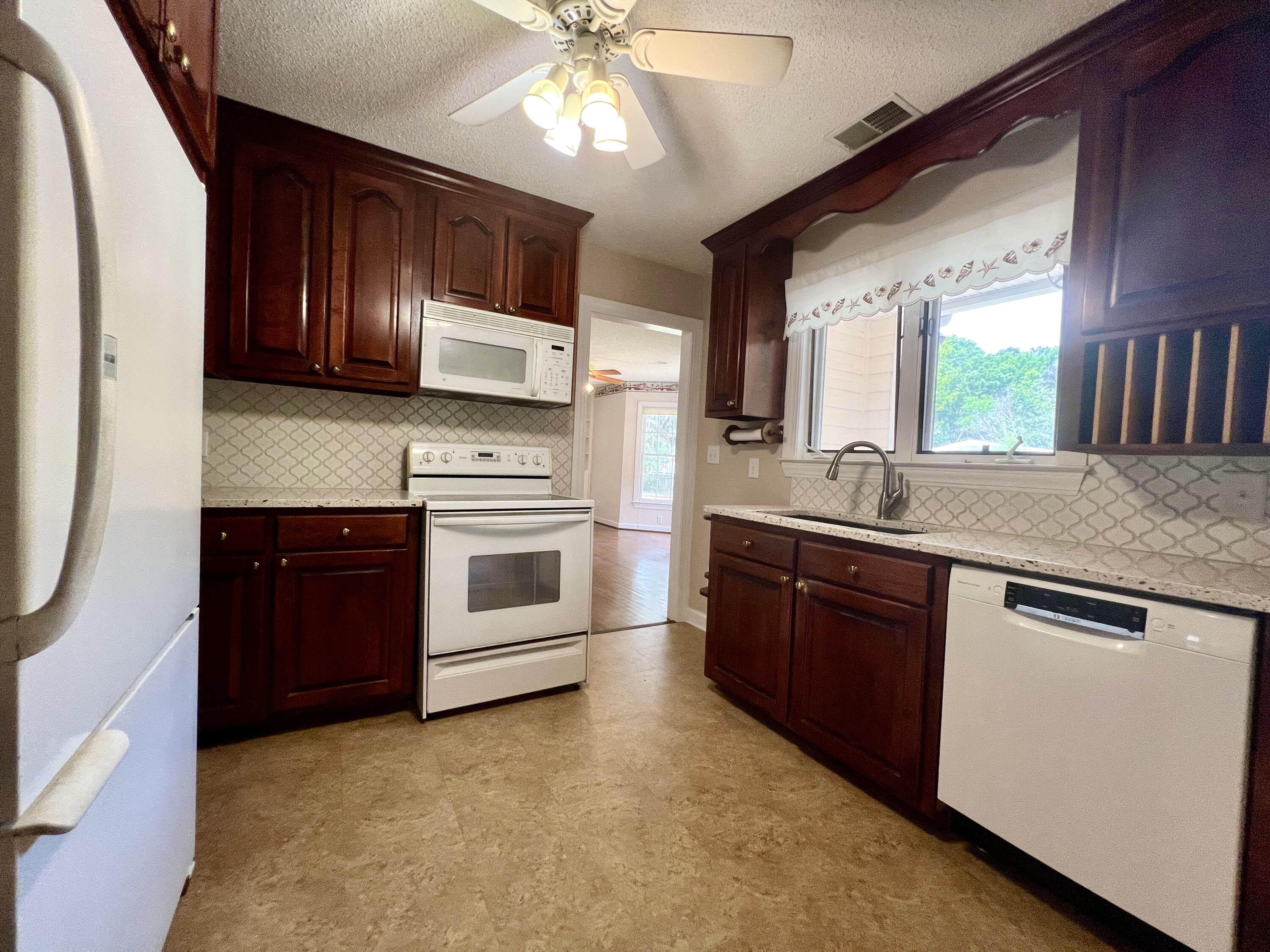 Mount Pleasant, South Carolina 29466, United States, 3 Bedrooms Bedrooms, ,2 BathroomsBathrooms,Residential,Active,136370