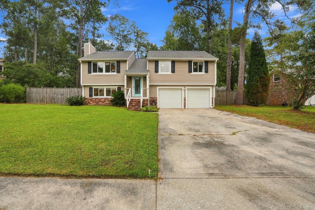 Photo of 105 Flicker Lane, Summerville, SC 29485 (MLS # 26026762)