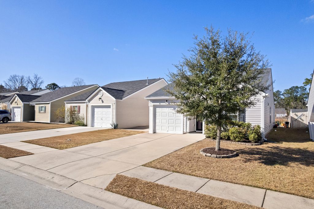Photo of 157 Brittondale Road, Summerville, SC 29485 (MLS # 26001489)