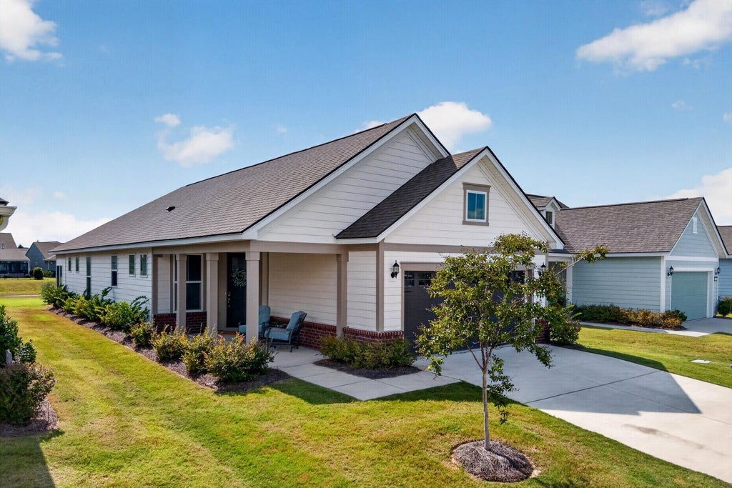 Photo of 333 Dahlia Row Drive, Summerville, SC 29486 (MLS # 26026592)