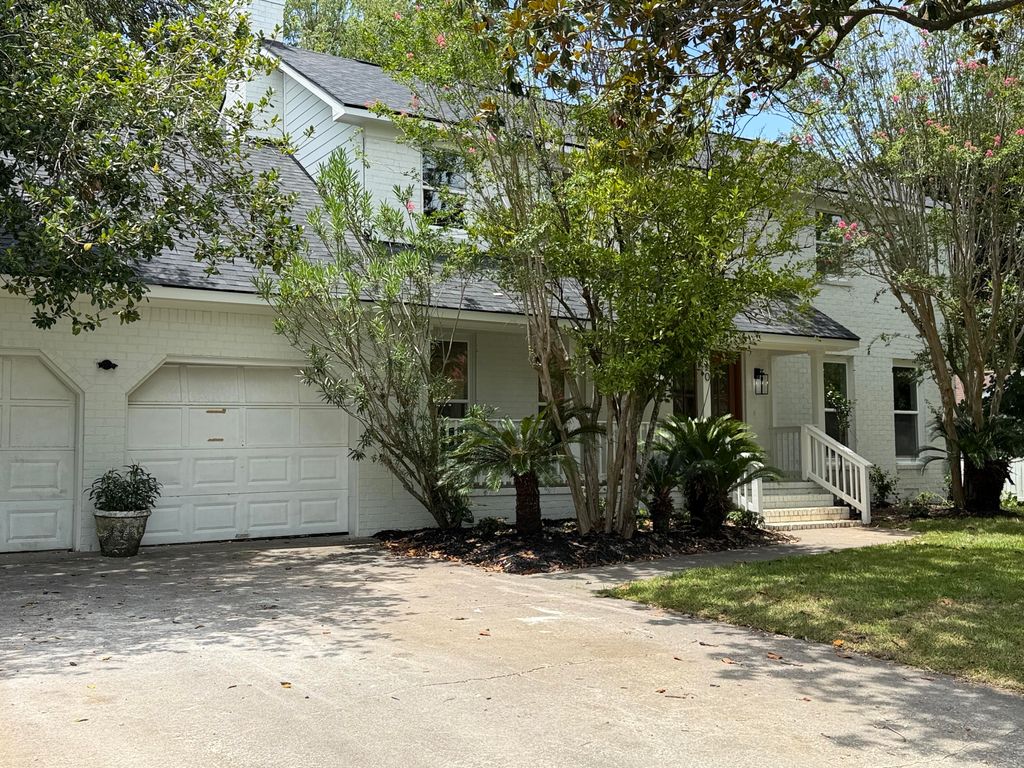 Photo of 10 Lavington Road, Charleston, SC 29407 (MLS # 26020049)