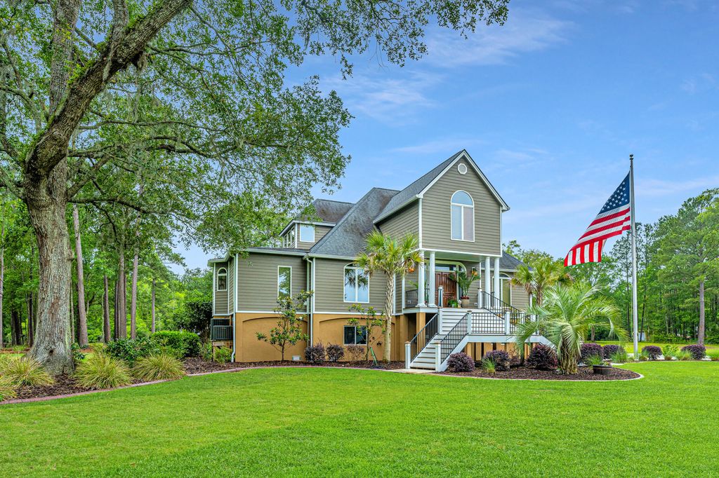 Photo of 975 Mayfield Street, Summerville, SC 29485 (MLS # 25023340)