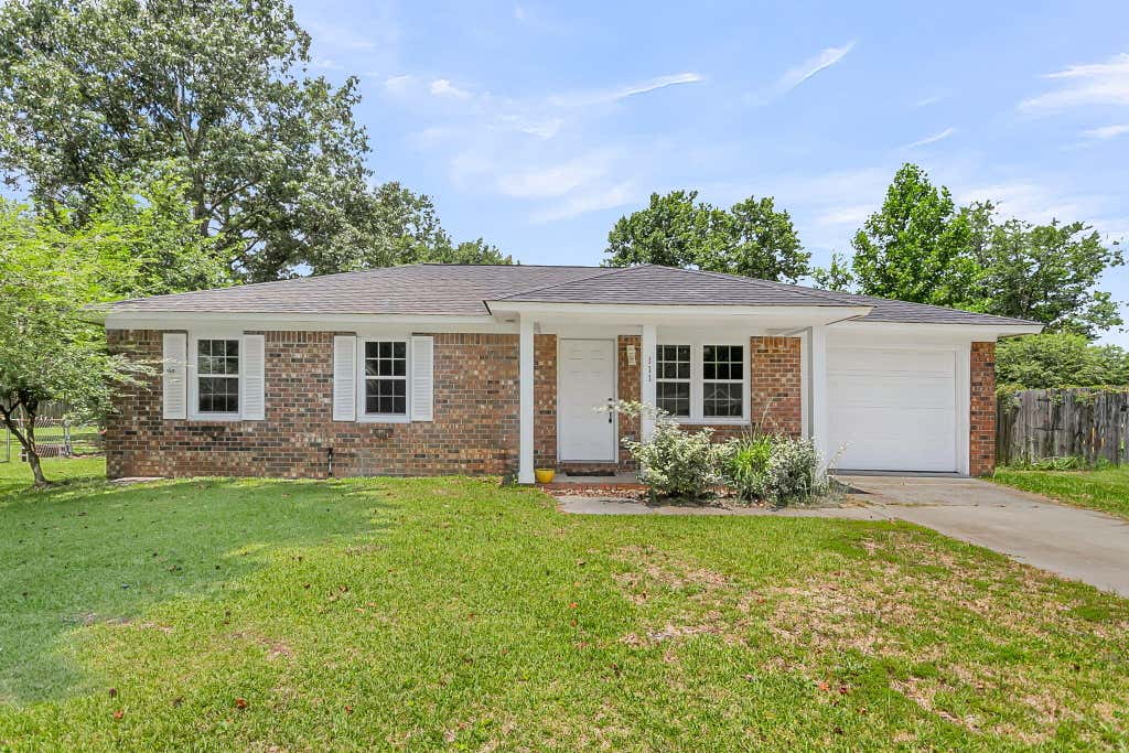 Photo of 111 Duncan Court, Summerville, SC 29486 (MLS # 26018469)