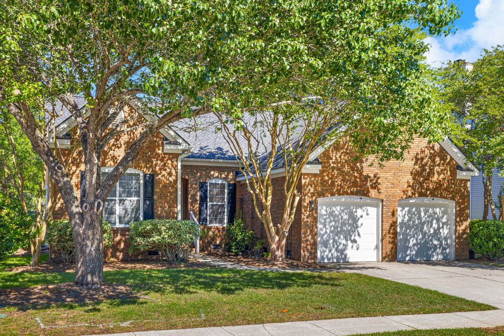 Photo of 113 Historic Drive, Mount Pleasant, SC 29464 (MLS # 26014287)