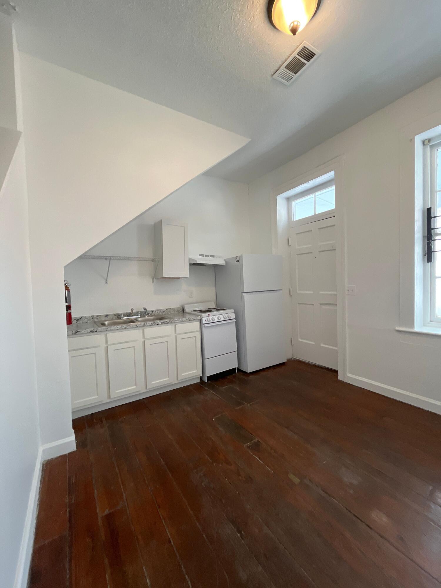 126 Alexander Street F