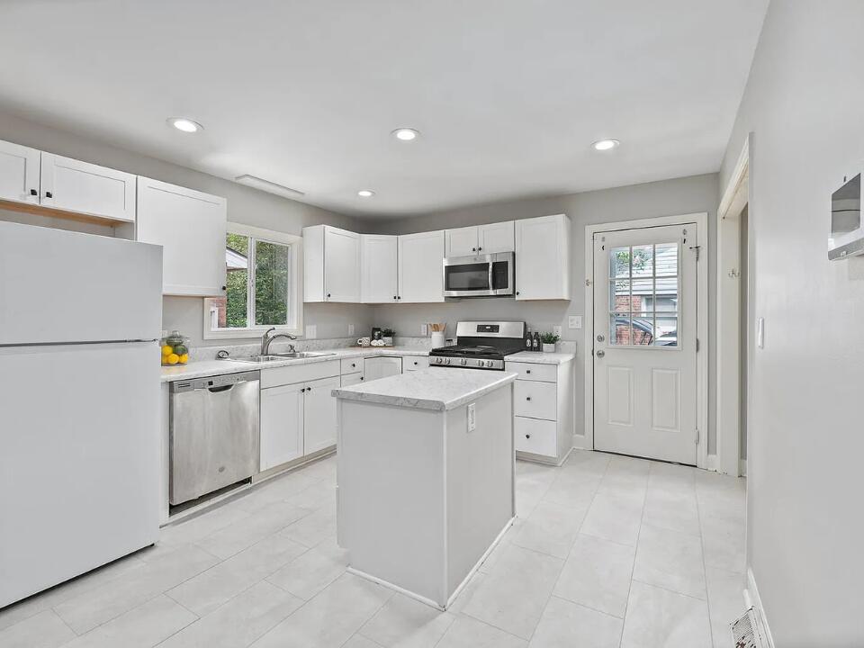 7623 Hillandale Road