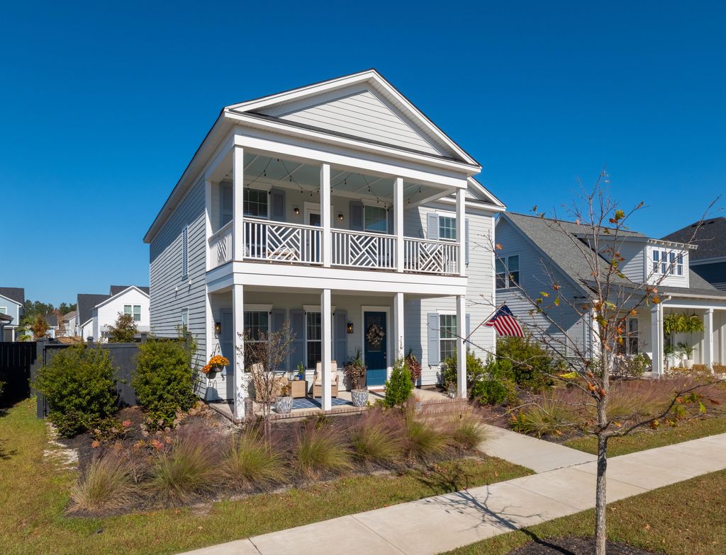 Photo of 716 Blueway Avenue, Summerville, SC 29486 (MLS # 26009739)