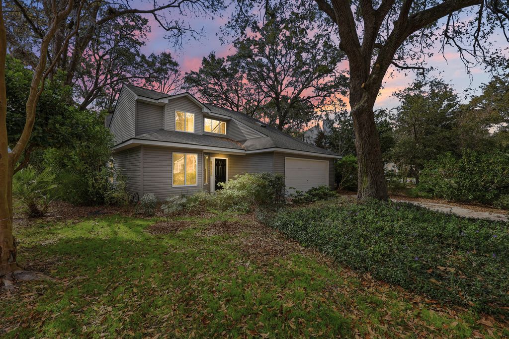 Photo of 1364 Center Lake Drive, Mount Pleasant, SC 29464 (MLS # 26007742)