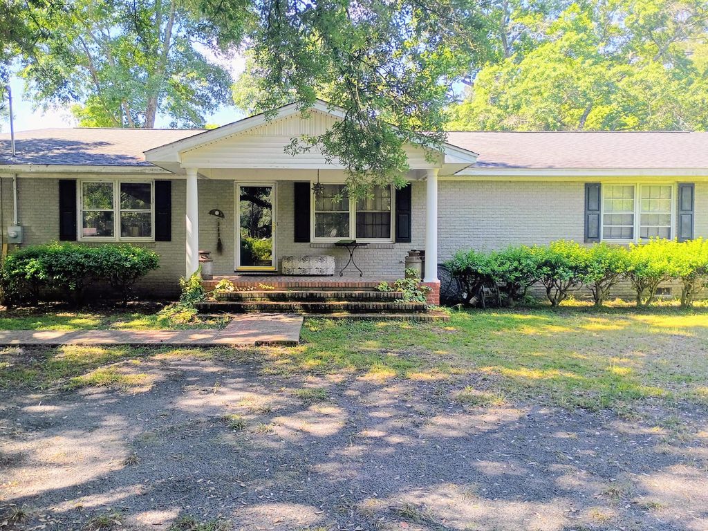 Photo of 100 Old Country Club Road, Summerville, SC 29483 (MLS # 26012735)
