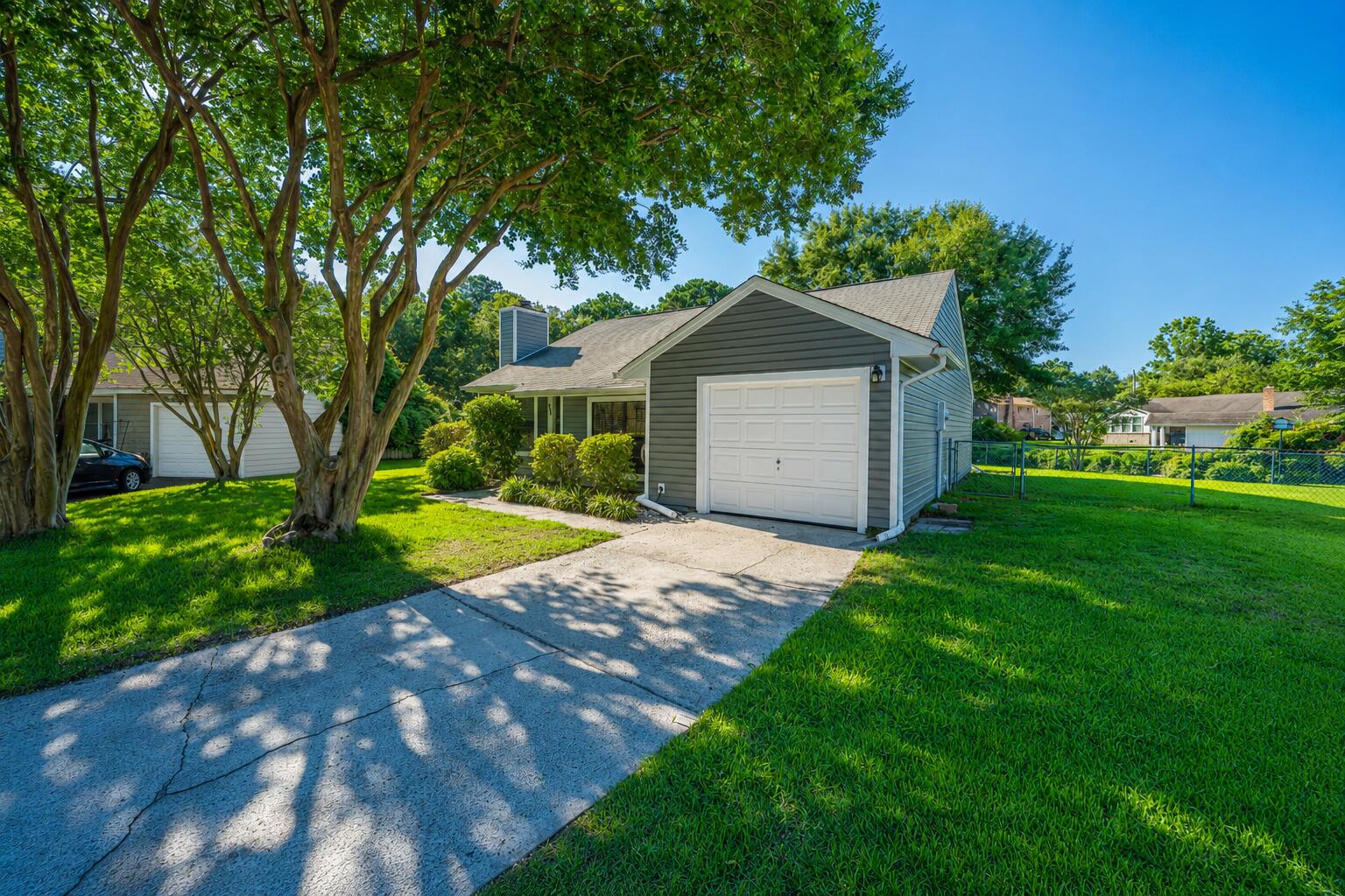 995 Oakcrest Drive
