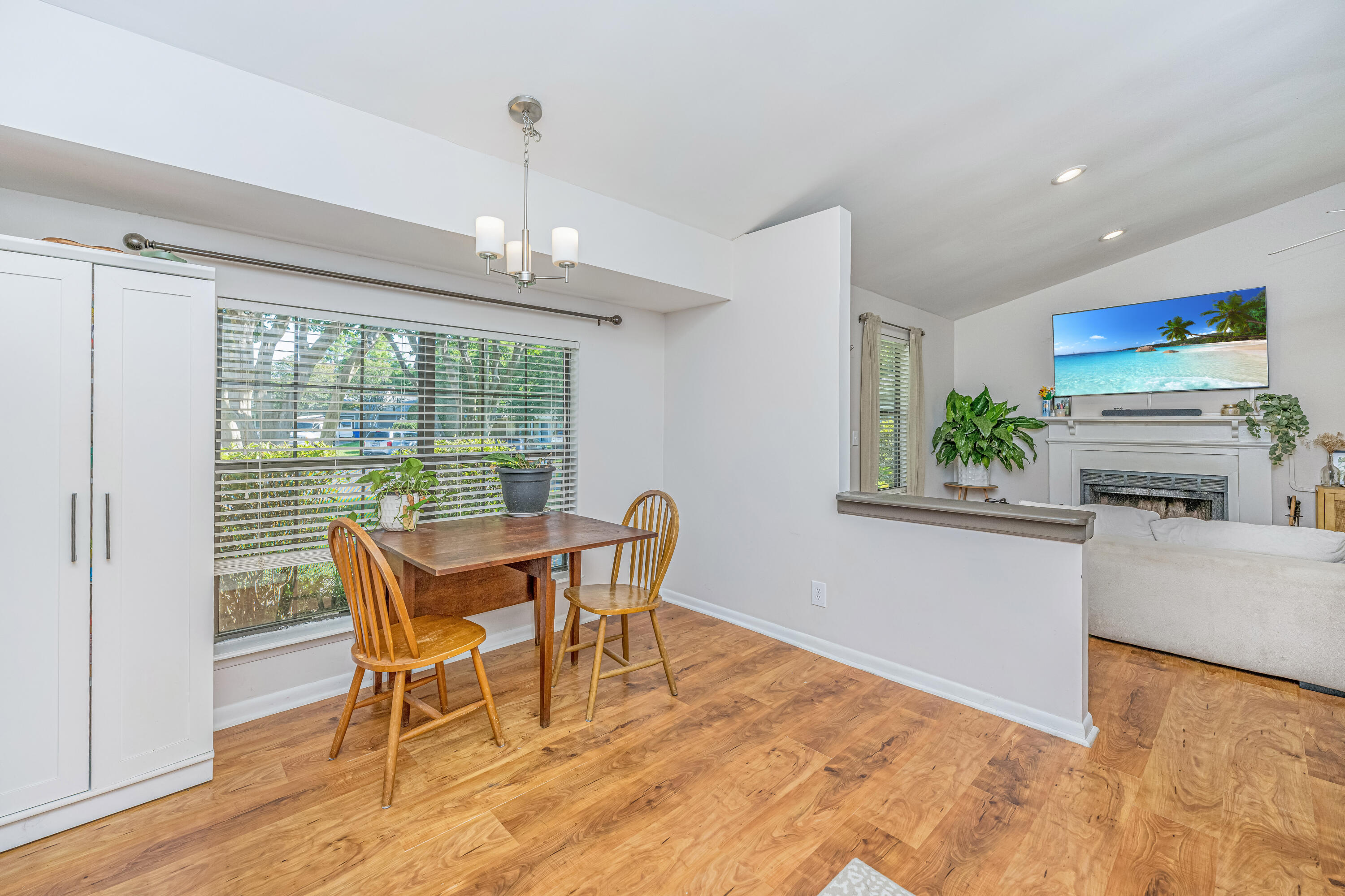995 Oakcrest Drive