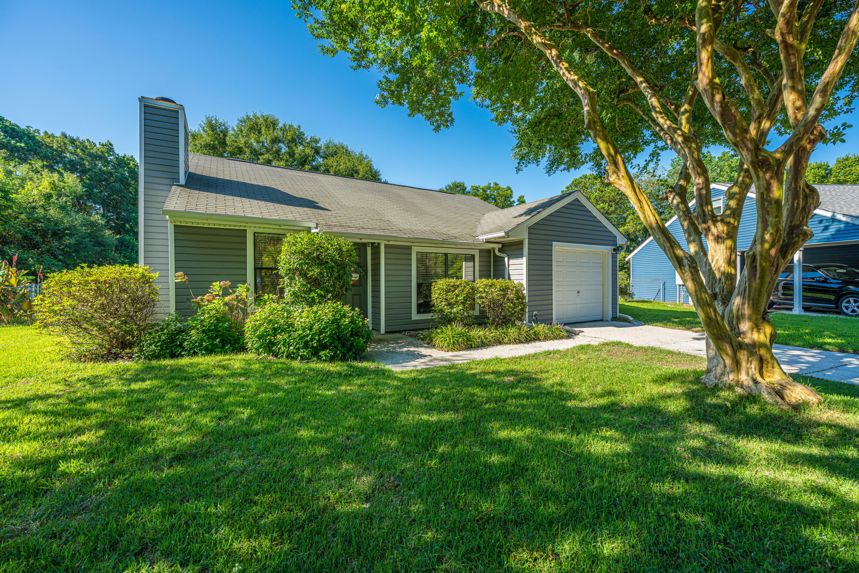 995 Oakcrest Drive