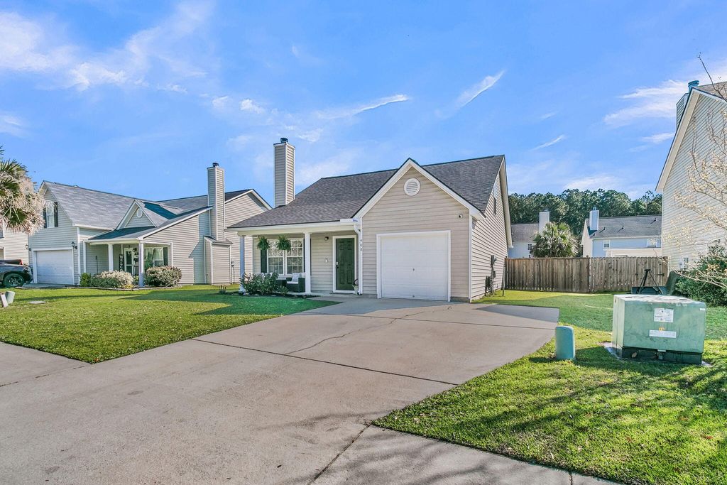 Photo of 408 Aberdeen Circle, Summerville, SC 29483 (MLS # 26007634)