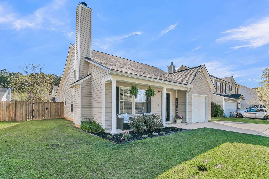 Photo of 408 Aberdeen Circle, Summerville, SC 29483 (MLS # 26007634)