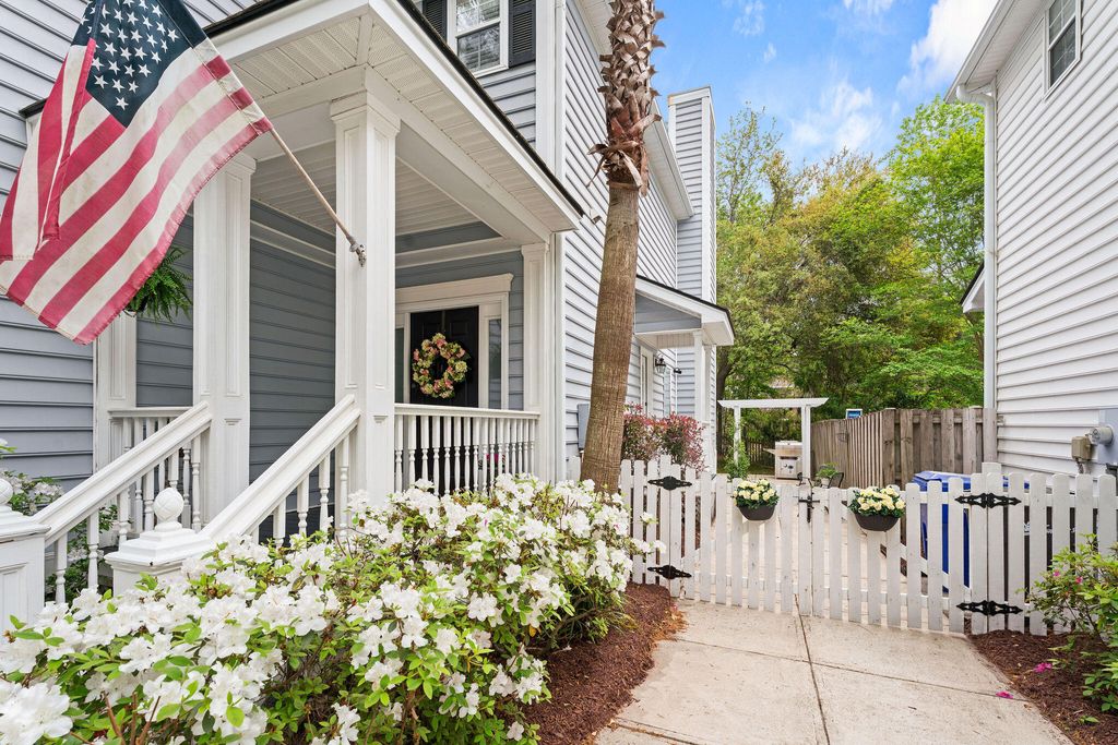 Photo of 1093 Mathis Ferry Road, Mount Pleasant, SC 29464 (MLS # 26011577)