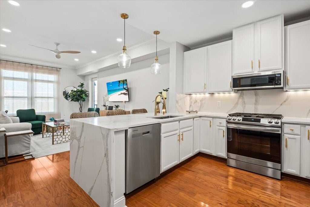 Photo of 125 Pier View Street #407, Charleston, SC 29492 (MLS # 26023542)