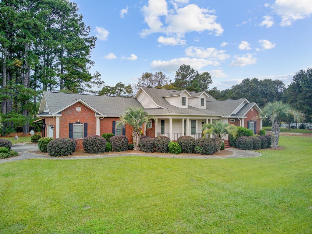 Photo of 101 Fairway Court, Saint George, SC 29477 (MLS # 26008773)