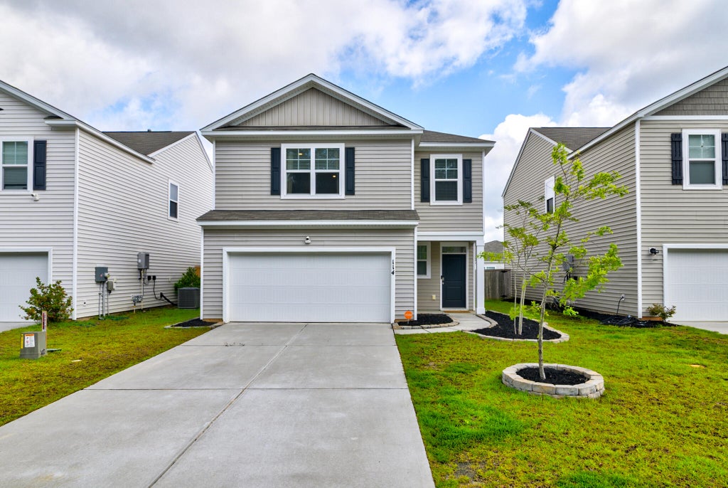 Photo of 114 Sunray Lane, Summerville, SC 29486 (MLS # 26018434)