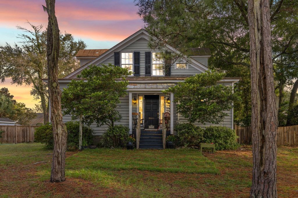 Photo of 725 King Street, Mount Pleasant, SC 29464 (MLS # 25028348)
