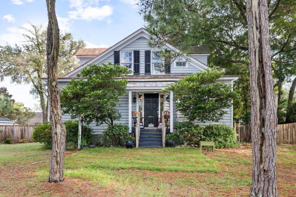 Photo of 725 King Street, Mount Pleasant, SC 29464 (MLS # 25028348)