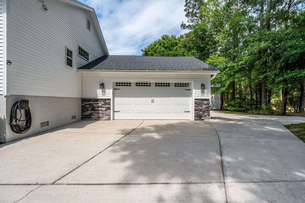 Photo of 958 Beehive Road, Mount Pleasant, SC 29429 (MLS # 26014309)