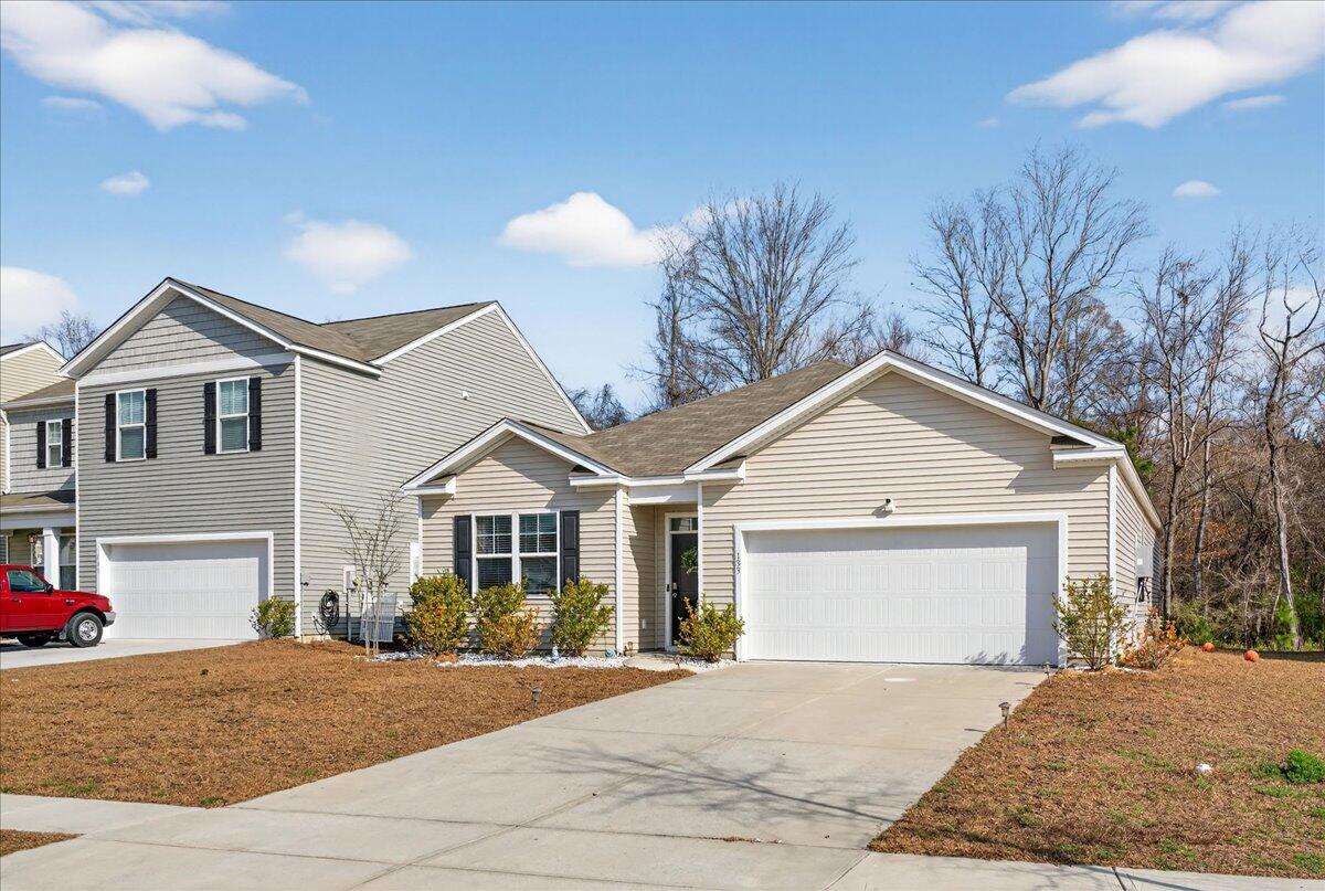 133 Cloverleaf Street