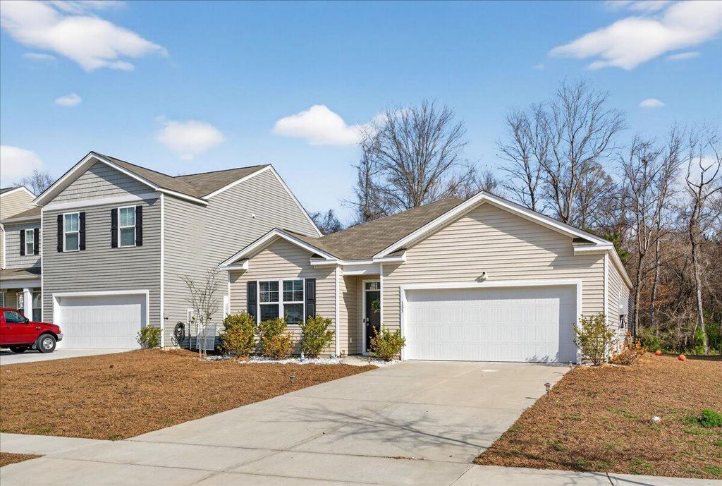 Photo of 133 Cloverleaf Street, Summerville, SC 29483 (MLS # 26001097)