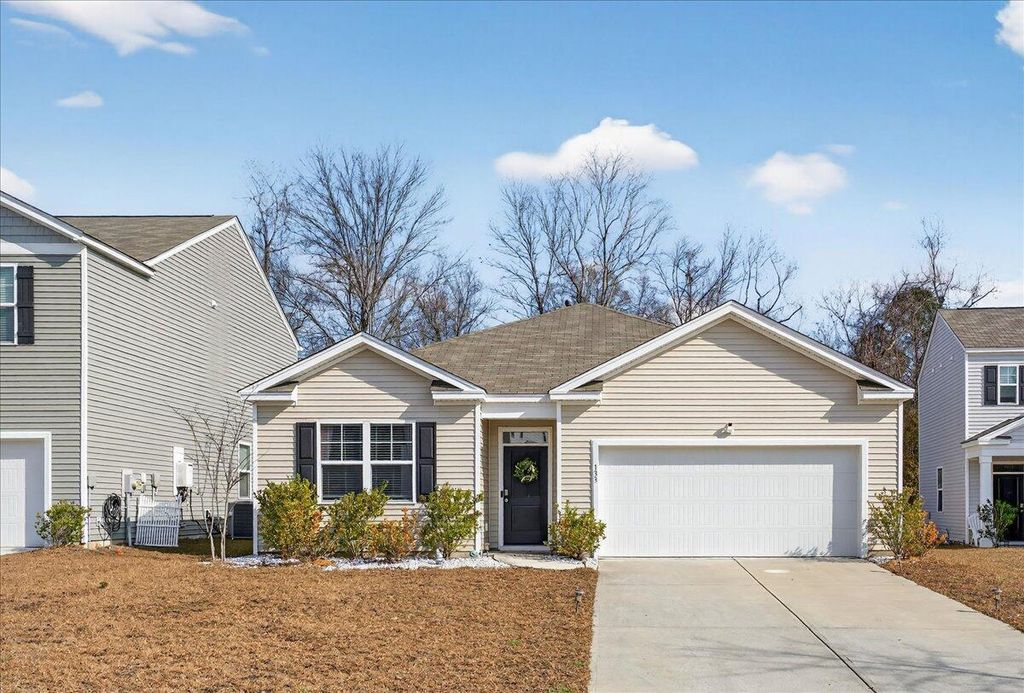 Photo of 133 Cloverleaf Street, Summerville, SC 29483 (MLS # 26001097)