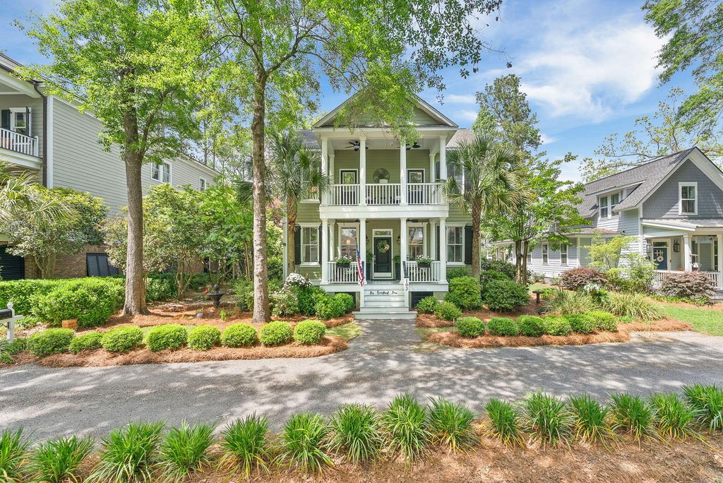 Photo of 102 Lowndes Lane, Summerville, SC 29483 (MLS # 26010838)