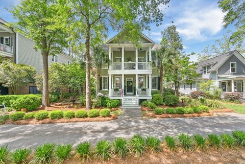 Photo of 102 Lowndes Lane, Summerville, SC 29483 (MLS # 26010838)