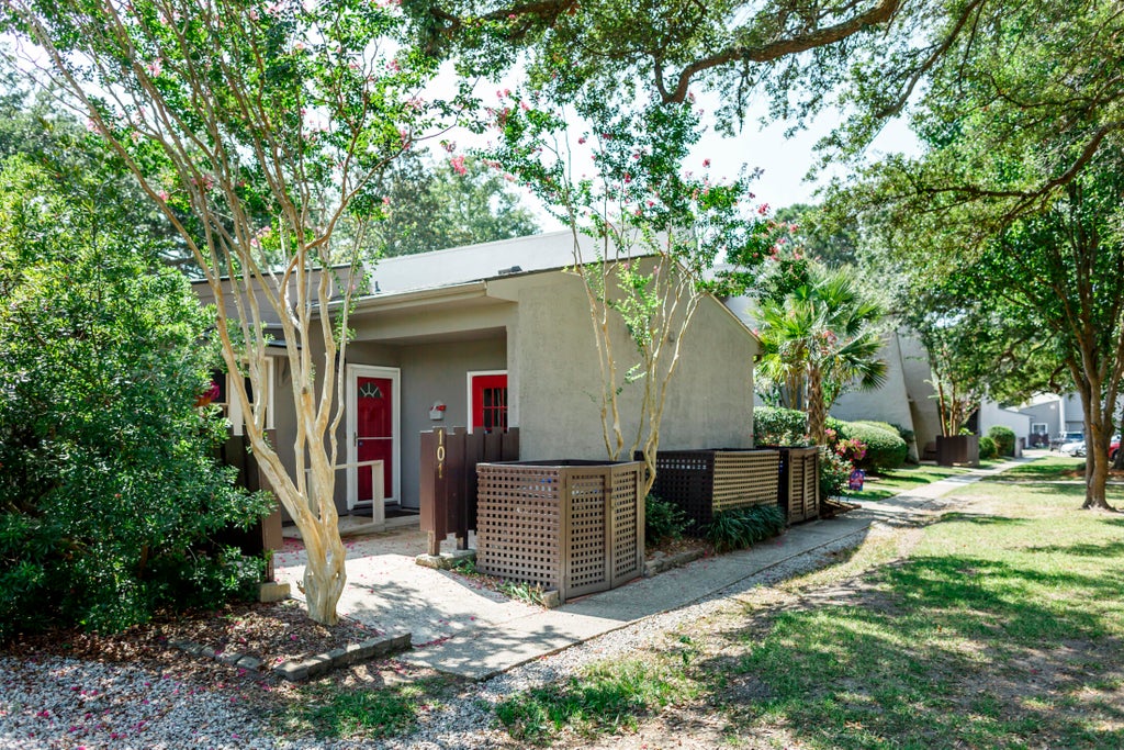 Photo of 101 Ventura Place, Mount Pleasant, SC 29464 (MLS # 26020542)