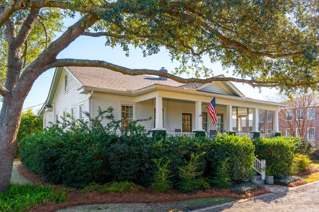 Photo of 764 Rutledge Avenue, Charleston, SC 29403 (MLS # 26001703)