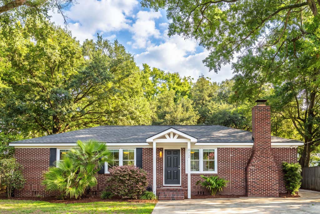 Photo of 822 W Madison Avenue, Charleston, SC 29412 (MLS # 26023173)