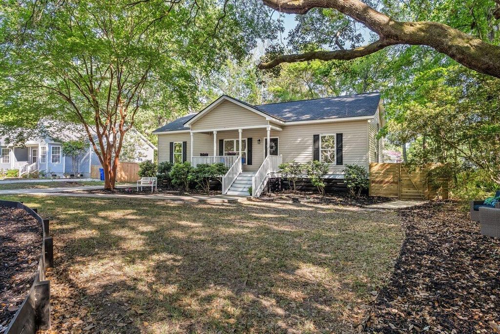 Photo of 3805 Tim Ascue Lane, Mount Pleasant, SC 29429 (MLS # 26010379)