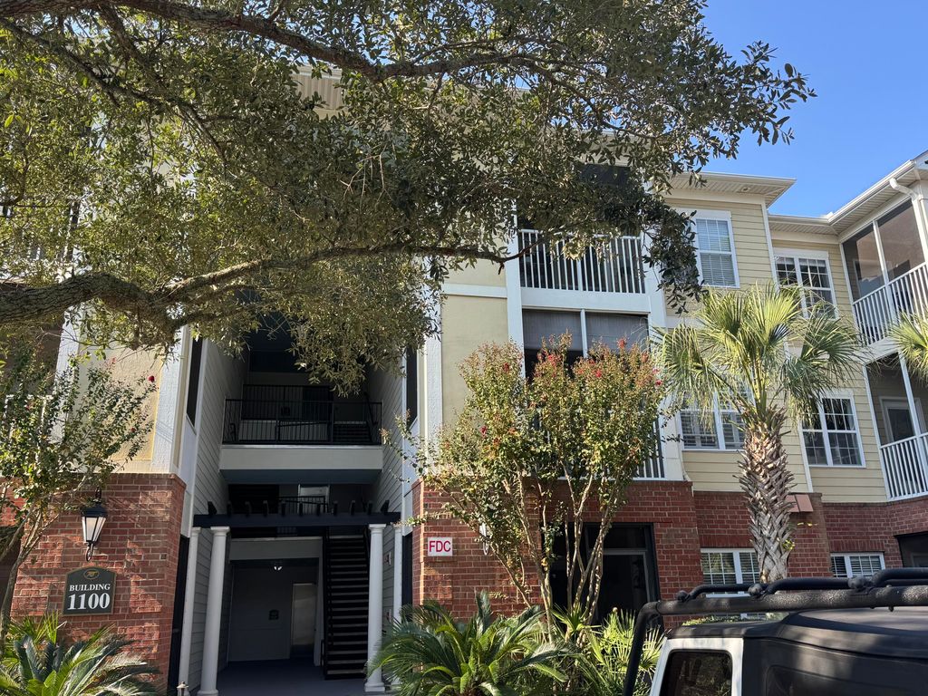 Photo of 1109 Basildon Road, Mount Pleasant, SC 29466 (MLS # 26009190)