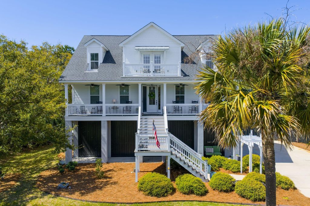 Photo of 1541 Periwinkle Drive, Mount Pleasant, SC 29466 (MLS # 26009352)