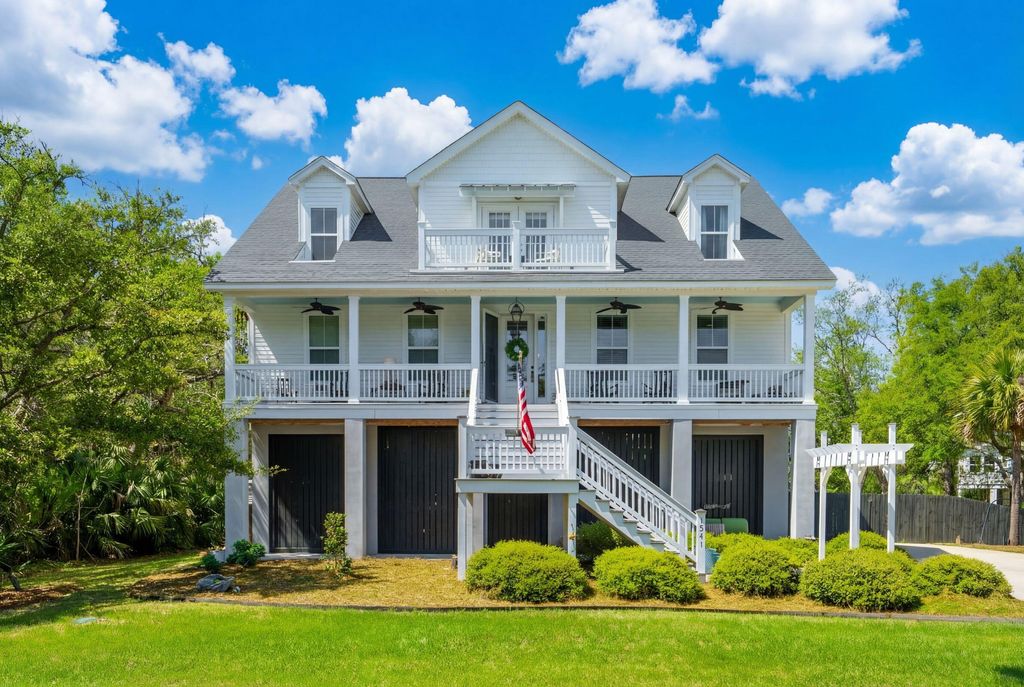 Photo of 1541 Periwinkle Drive, Mount Pleasant, SC 29466 (MLS # 26009352)