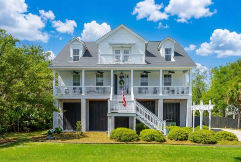 Photo of 1541 Periwinkle Drive, Mount Pleasant, SC 29466 (MLS # 26009352)