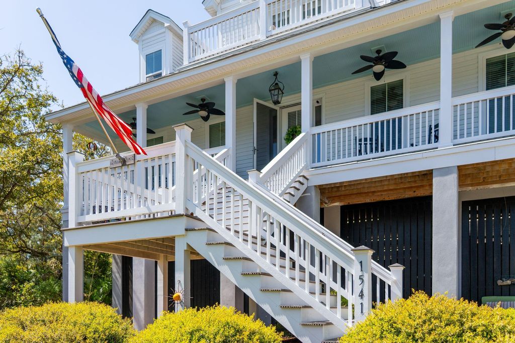 Photo of 1541 Periwinkle Drive, Mount Pleasant, SC 29466 (MLS # 26009352)