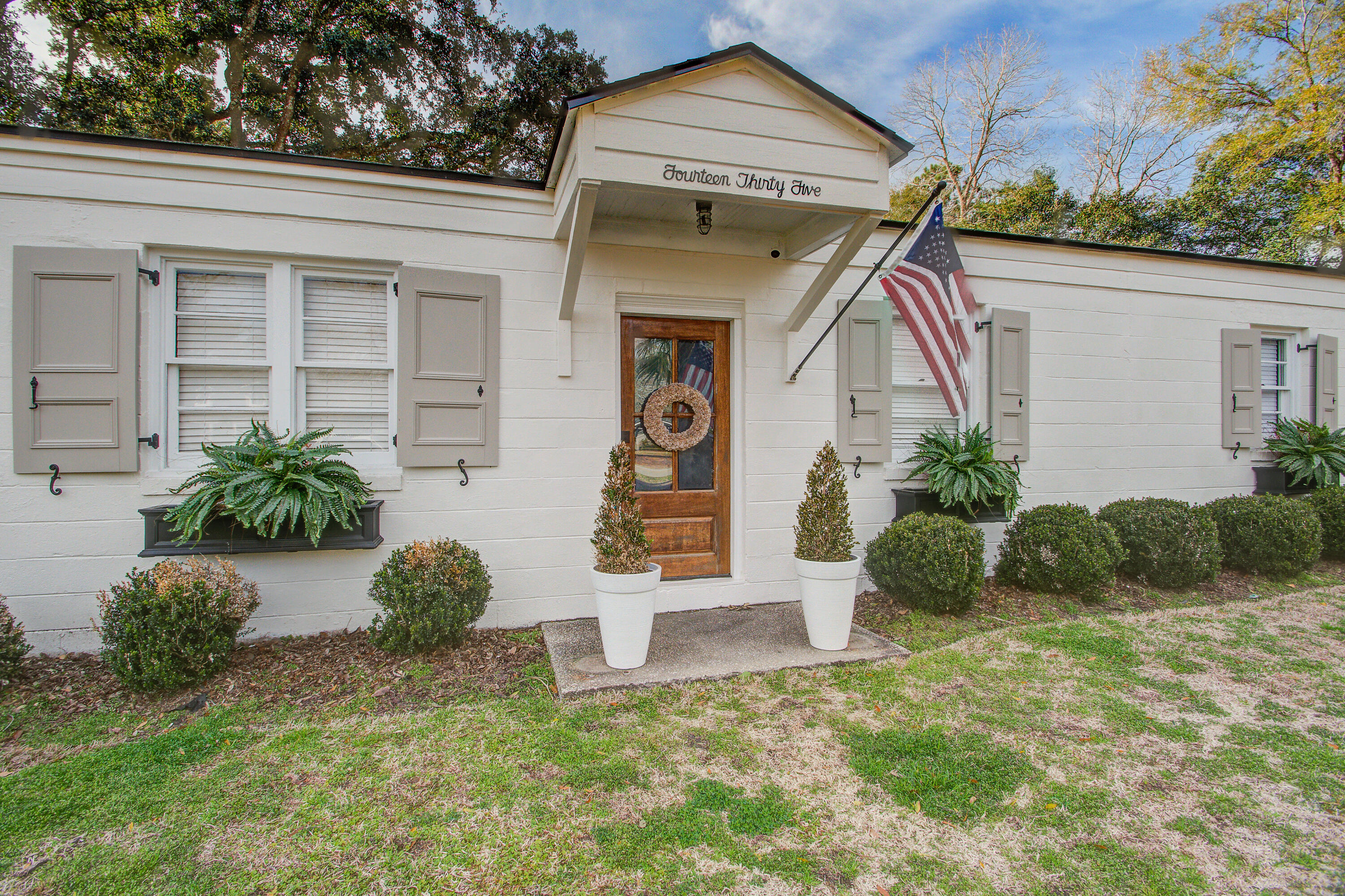 1435 N Edgewater Drive