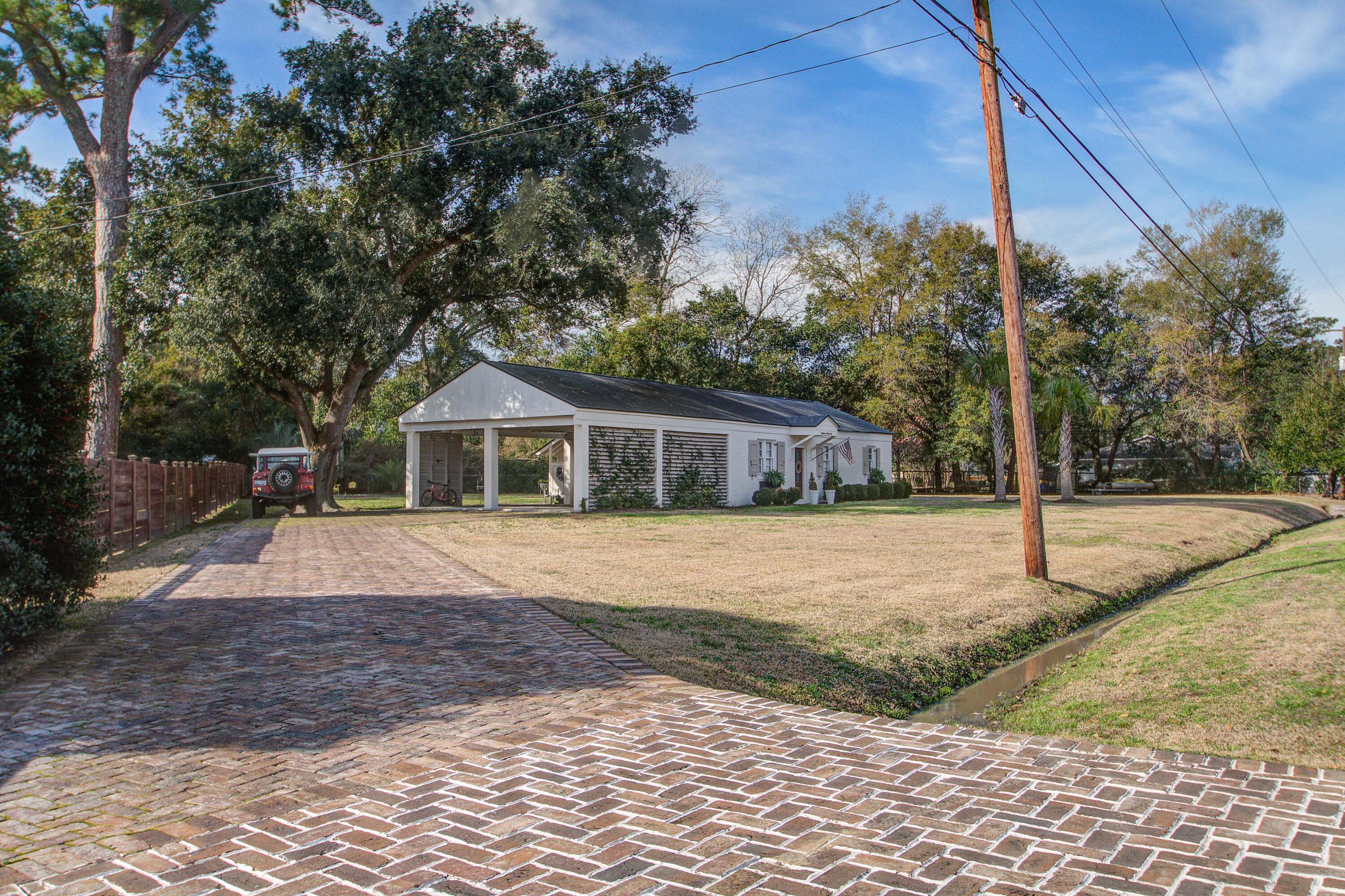 1435 N Edgewater Drive