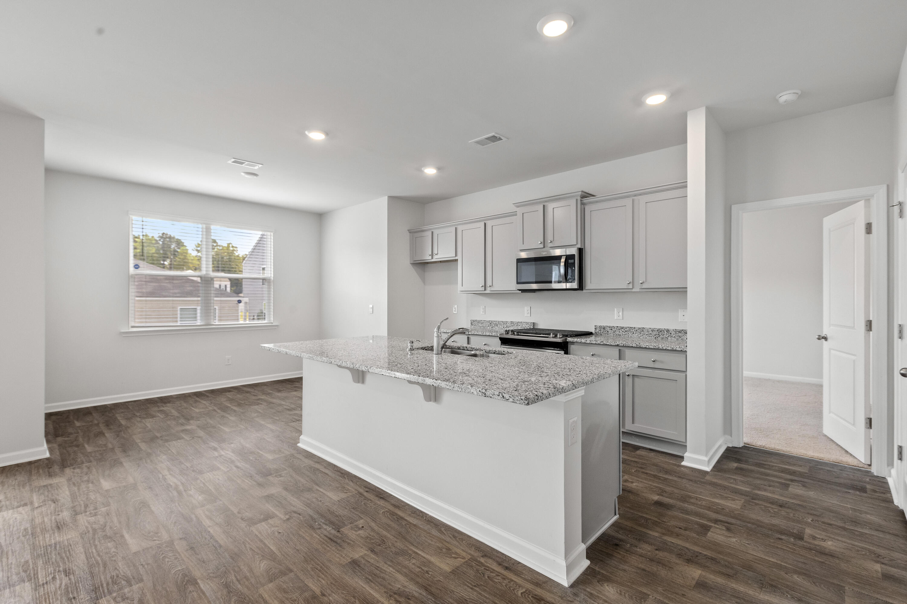 186 Cloverleaf Street