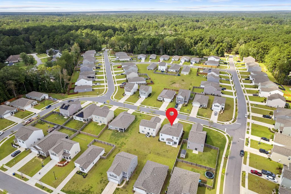 Photo of 186 Cloverleaf Street, Summerville, SC 29483 (MLS # 25026327)